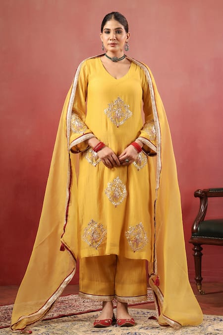Anshu Wadhwa Embroidered Kurta Pant Set 