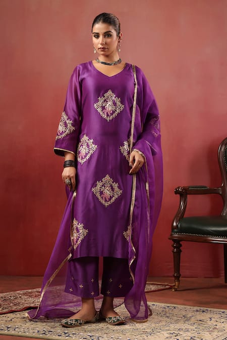Anshu Wadhwa Embroidered Chanderi Kurta Set 