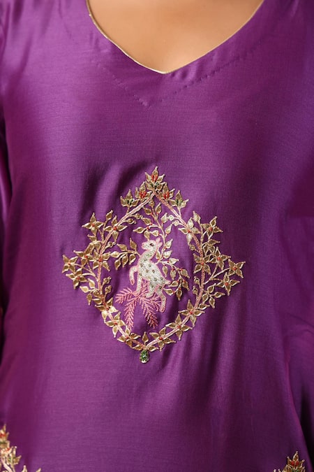 Buy_Anshu Wadhwa_Purple Chanderi Embroidery, Metallic Thread, Stones V-neck Kurta Set _Online_at_Aza_Fashions