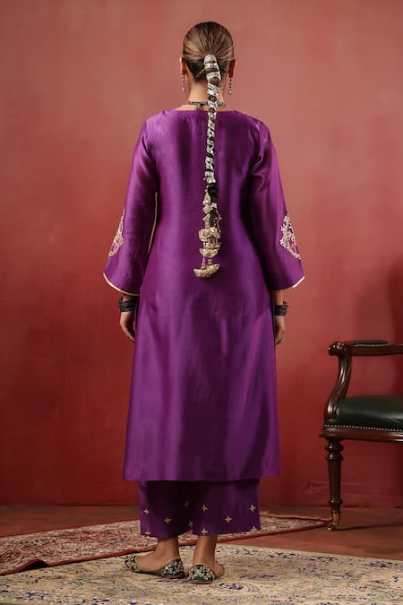 Shop_Anshu Wadhwa_Purple Chanderi Embroidery, Metallic Thread, Stones V-neck Kurta Set _Online_at_Aza_Fashions
