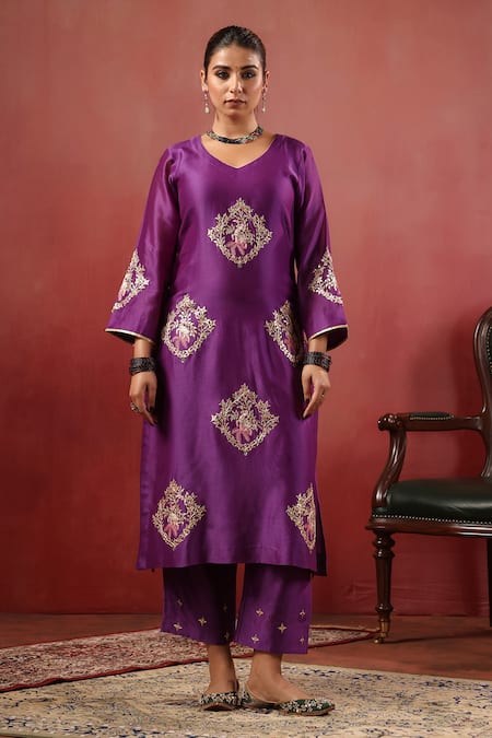 Buy_Anshu Wadhwa_Purple Chanderi Embroidery, Metallic Thread, Stones V-neck Kurta Set 
