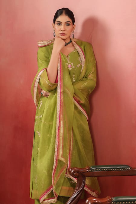 Anshu Wadhwa_Green Chanderi Embroidery V-neck Kurta Set _Online_at_Aza_Fashions