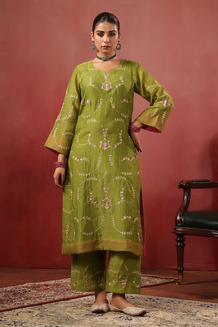 Buy_Anshu Wadhwa_Green Chanderi Embroidery V-neck Kurta Set 