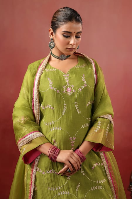 Shop_Anshu Wadhwa_Green Chanderi Embroidery V-neck Kurta Set 