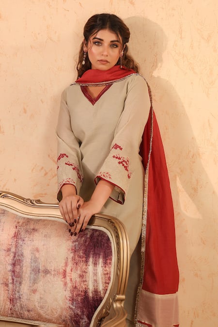 Shop_Anshu Wadhwa_Green Chanderi Embroidery, Gota Patti V-neck Kurta Palazzo Set _Online_at_Aza_Fashions