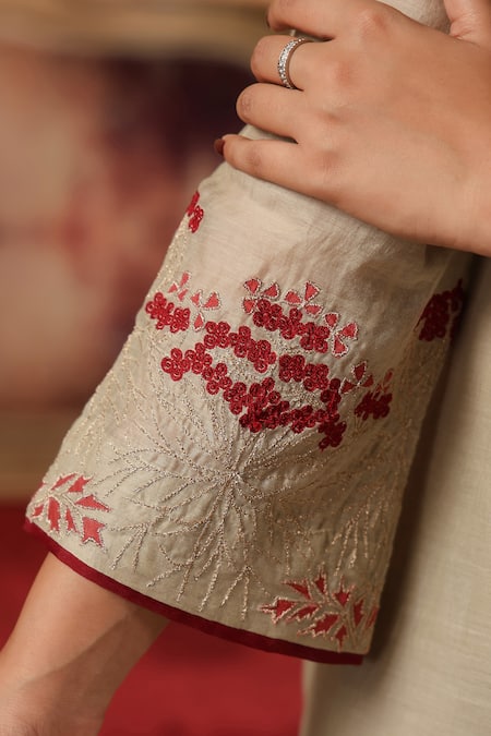 Anshu Wadhwa_Green Chanderi Embroidery, Gota Patti V-neck Kurta Palazzo Set _at_Aza_Fashions