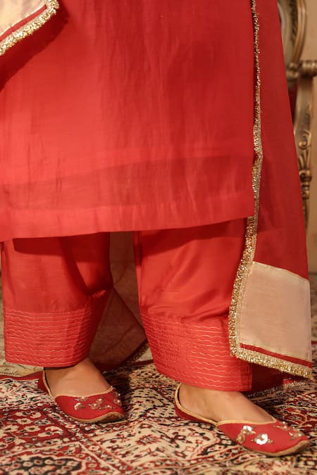 Buy_Anshu Wadhwa_Red Chanderi Embroidery, Zari Round Neck Kurta Set 