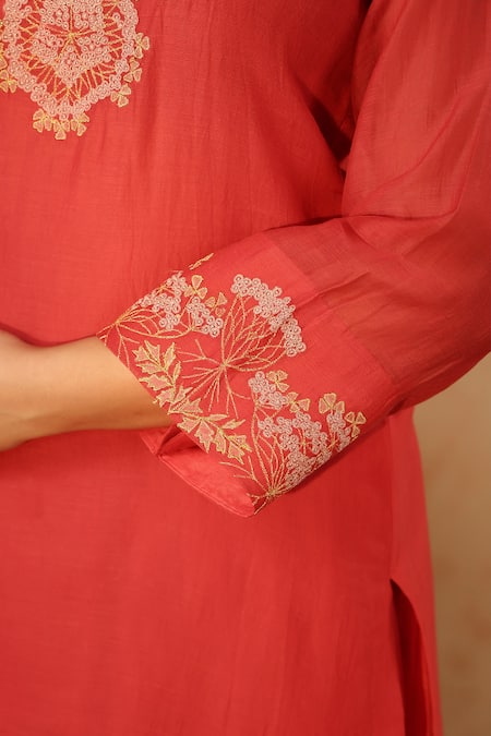 Shop_Anshu Wadhwa_Red Chanderi Embroidery, Zari Round Neck Kurta Set 