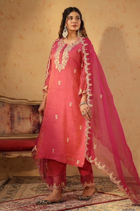 Anshu Wadhwa_Red Tissue, Chanderi Embroidery, Zari Round Neck, Split Kurta Pant Set _Online_at_Aza_Fashions