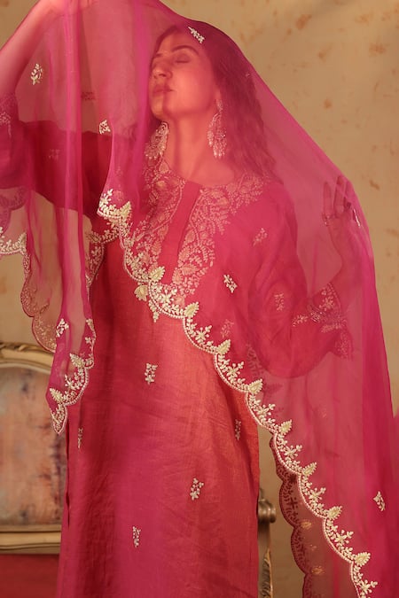 Buy_Anshu Wadhwa_Red Tissue, Chanderi Embroidery, Zari Round Neck, Split Kurta Pant Set 