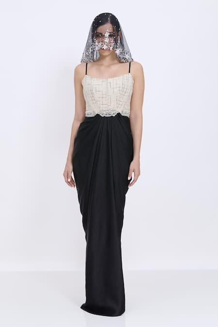 Shop Dilnaz Black Net Hand Embroidered Floral Head Veil Online at Aza Fashions Shop_Dilnaz_Black Net Hand Embroidered Floral Head Veil _Online_at_Aza_Fashions