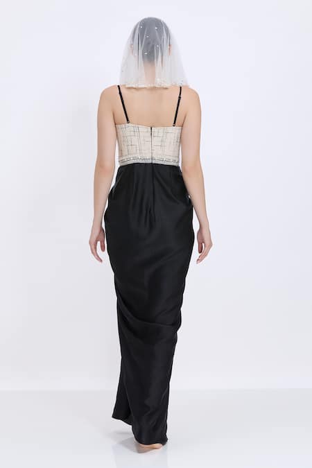 Dilnaz Hand Embroidered Pearl Head Veil 