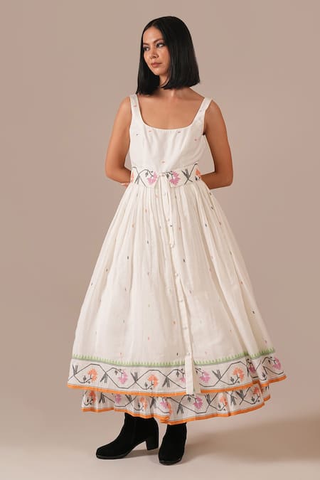 Buy_Indigo Dreams_Ivory Cotton Embroidery Square Neck Handwoven Jamdani Floral Dress With Belt 