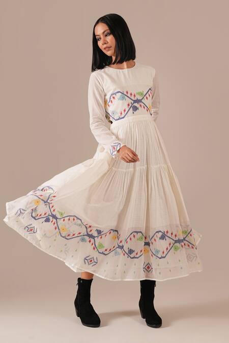 Buy_Indigo Dreams_Ivory Cotton Embroidery Round Neck Jamdani Handwoven Tiered Midi Dress  