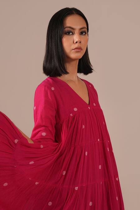 Indigo Dreams_Fuchsia Cotton V-neck Handwoven Jamdani Polka Dot Tiered Dress _at_Aza_Fashions