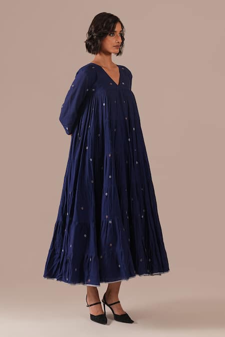 Indigo Dreams_Blue Cotton Embroidery V-neck Handwoven Jamdani Gathered Midi Dress _Online_at_Aza_Fashions
