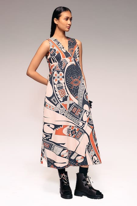 Kritika Murarka_Rust Cotton V-neck Reversible Pottery Motif Midi Dress _Online_at_Aza_Fashions