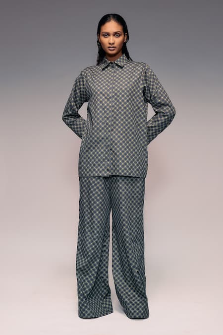 Kritika Murarka_Olive Green Cotton Collared Geometric Check Pattern Full Sleeve Shirt _Online_at_Aza_Fashions