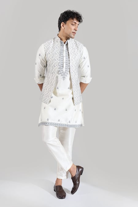 Rng Safawala Thread & Sequins Embroidered Bundi Kurta Set 