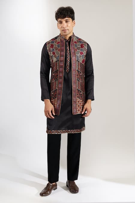 Rng Safawala Resham Embroidered Bundi Kurta Set 