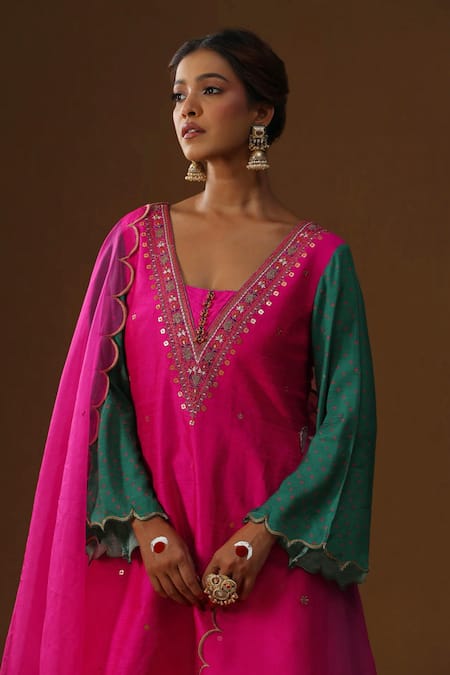 Buy_Arpita Sulakshana_Pink Chanderi Silk Embroidery, Sequins, Foil Printing V-neck Rangreez Kurta Set _Online_at_Aza_Fashions