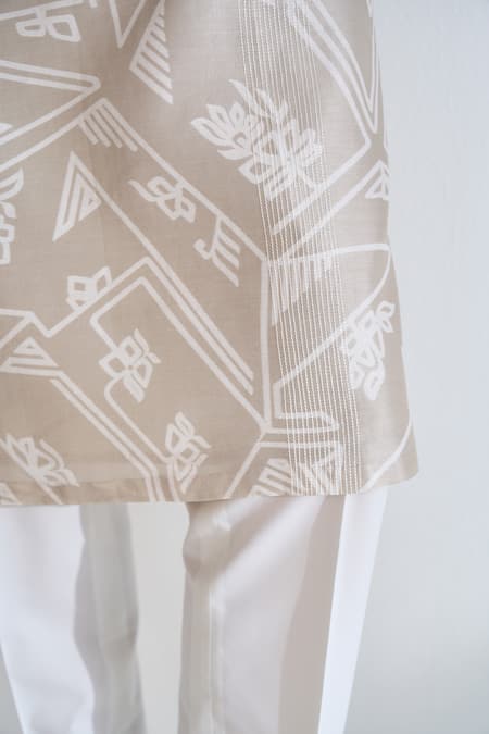 Dhruv Vaish_Gray Chanderi Clasic Cut Printed Kurta Set _at_Aza_Fashions