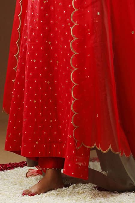 Arpita Sulakshana_Red Chanderi Silk Embroidery, Zari, Tassels Square Laal Sindoor Saaj Kurta Set _Online_at_Aza_Fashions