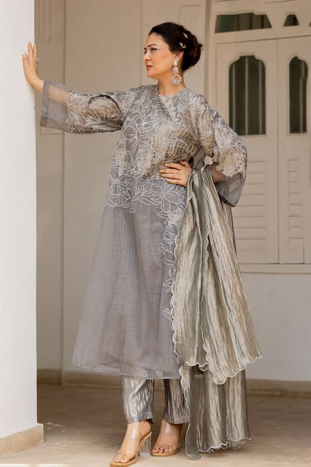 Chambray & CO._Charcoal Organza, Tissue, Cotton, Nishvi Floral Kurta And Pant Set _Online_at_Aza_Fashions