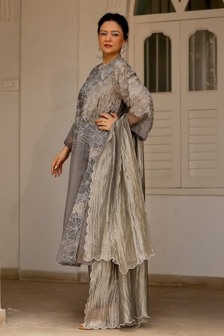 Chambray & CO._Charcoal Organza, Tissue, Cotton, Nishvi Floral Kurta And Pant Set _at_Aza_Fashions