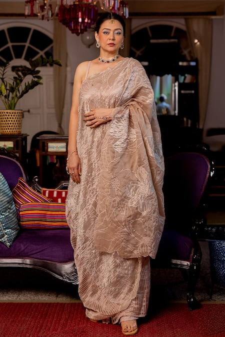 Chambray & CO. Aarya Embroidered Saree Set 