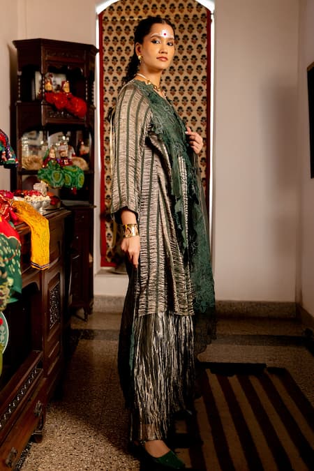 Chambray & CO. Green Tissue, , Cotton, Organza Amyra Banarasi Floral Kurta Set Online at Aza Fashions Chambray & CO._Green Tissue, , Cotton, Organza Amyra Banarasi Floral Kurta Set _Online_at_Aza_Fashions