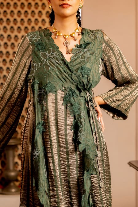 Shop Chambray & CO. Green Tissue, , Cotton, Organza Amyra Banarasi Floral Kurta Set Online at Aza Fashions Shop_Chambray & CO._Green Tissue, , Cotton, Organza Amyra Banarasi Floral Kurta Set _Online_at_Aza_Fashions