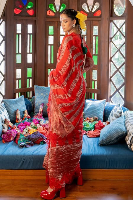 Chambray & CO. Rohini Embroidered Striped Saree With Blouse 