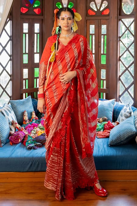 Chambray & CO. Rohini Embroidered Striped Saree With Blouse 