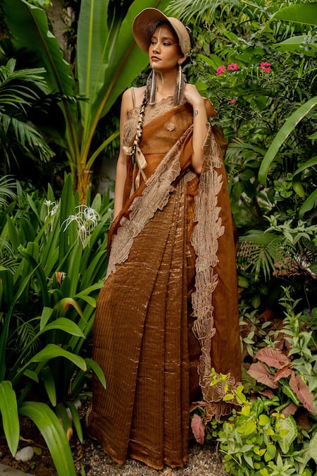 Chambray & CO. Helena Thread Handwork Saree & Blouse Set 