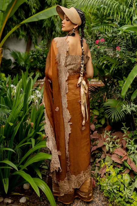 Chambray & CO. Helena Thread Handwork Saree & Blouse Set 