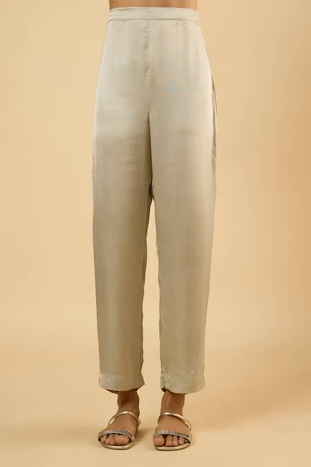 Buy_Dori & CO._Off White Georgette, Satin Sequins, Embroidery V-neck Kurta Set _Online_at_Aza_Fashions