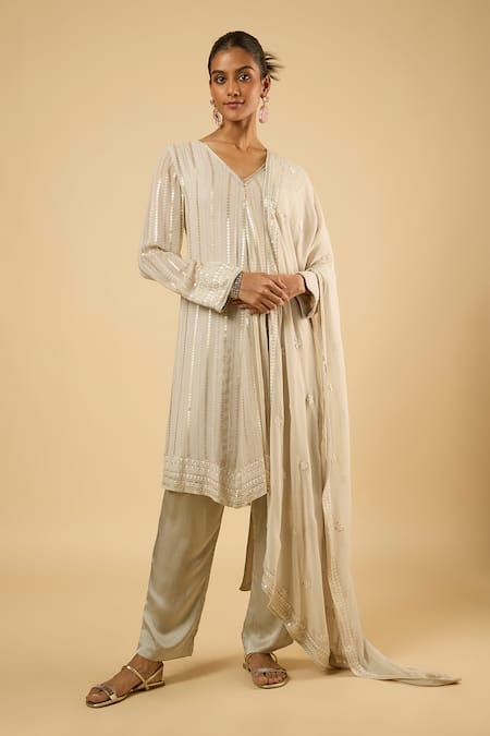 Dori & CO. Sequins Embroidered V-Neck Kurta Set 