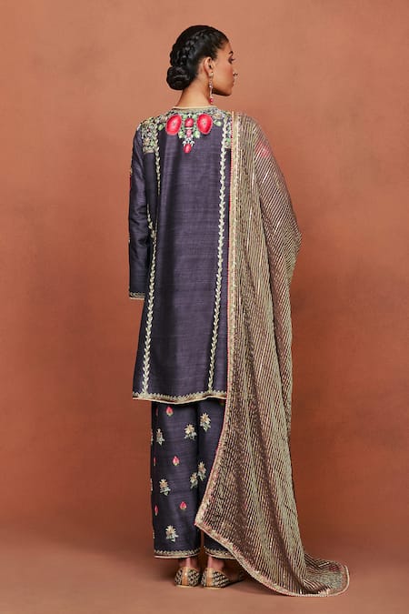 Sue Mue Rahi Embroidered Short Kurta Salwar Set 
