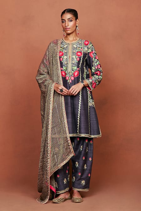 Sue Mue Rahi Embroidered Short Kurta Salwar Set 