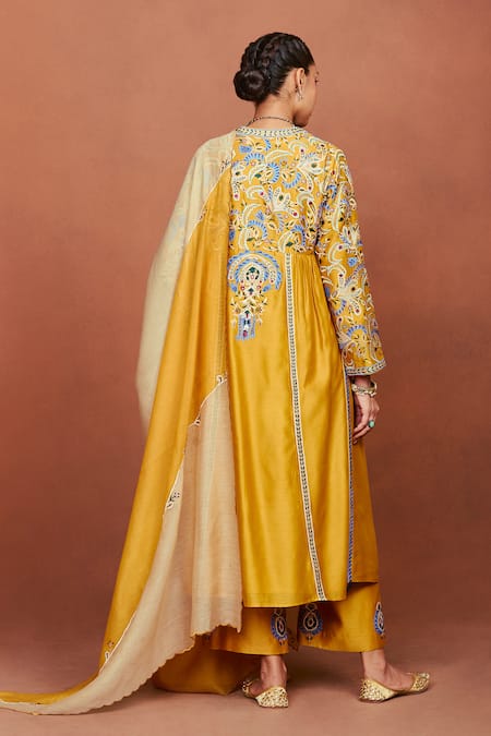 Sue Mue Nira Floral Embroidered Kurta Set 