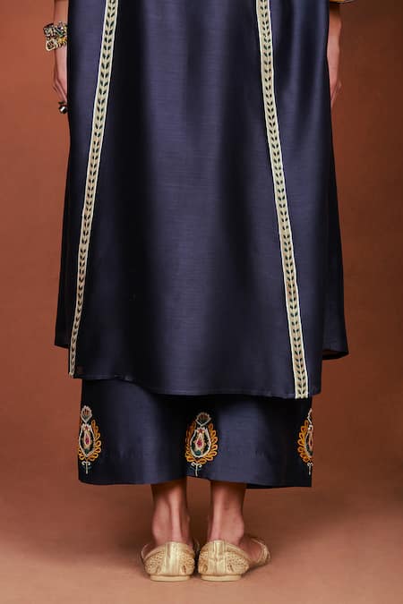 Sue Mue_Charcoal Silk, Applique, Embroidery Nira Floral Kurta Set _Online_at_Aza_Fashions