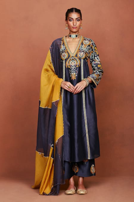 Sue Mue Nira Floral Embroidered Kurta Set 