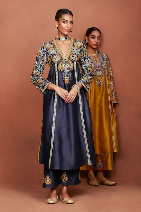 Buy_Sue Mue_Charcoal Silk, Applique, Embroidery Nira Floral Kurta Set 