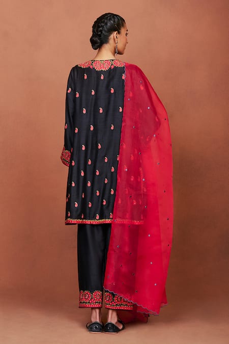 Sue Mue Nai Floral Paisley Embroidered Kurta Salwar Set