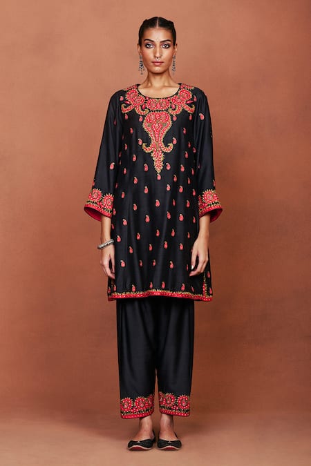 Sue Mue_Black , Organza Embroidery, Nai Floral Paisley Kurta Salwar Set _at_Aza_Fashions