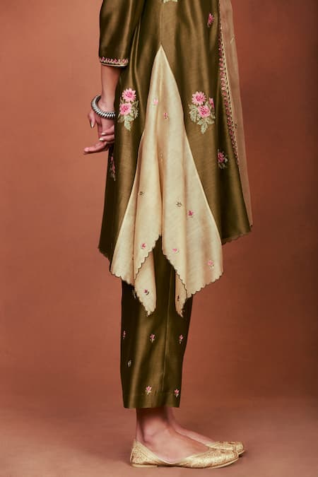 Sue Mue Olive Green Chanderi Silk Embroidery, Zari Square Leya Colour Block Kurta Set Online at Aza Fashions Sue Mue_Olive Green Chanderi Silk Embroidery, Zari Square Leya Colour Block Kurta Set _Online_at_Aza_Fashions