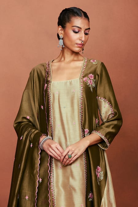 Sue Mue Olive Green Chanderi Silk Embroidery, Zari Square Leya Colour Block Kurta Set at Aza Fashions Sue Mue_Olive Green Chanderi Silk Embroidery, Zari Square Leya Colour Block Kurta Set _at_Aza_Fashions