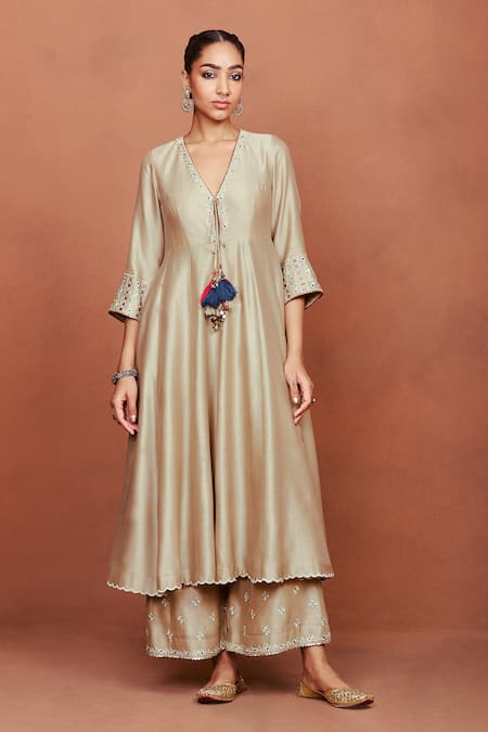 Buy_Sue Mue_Beige Chanderi Silk Embroidery, Cut Boha Tribal Geometric Floral Anarkali Set _Online_at_Aza_Fashions