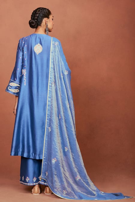 Sue Mue Oor Tribal Geometric Embroidered Kurta Set 